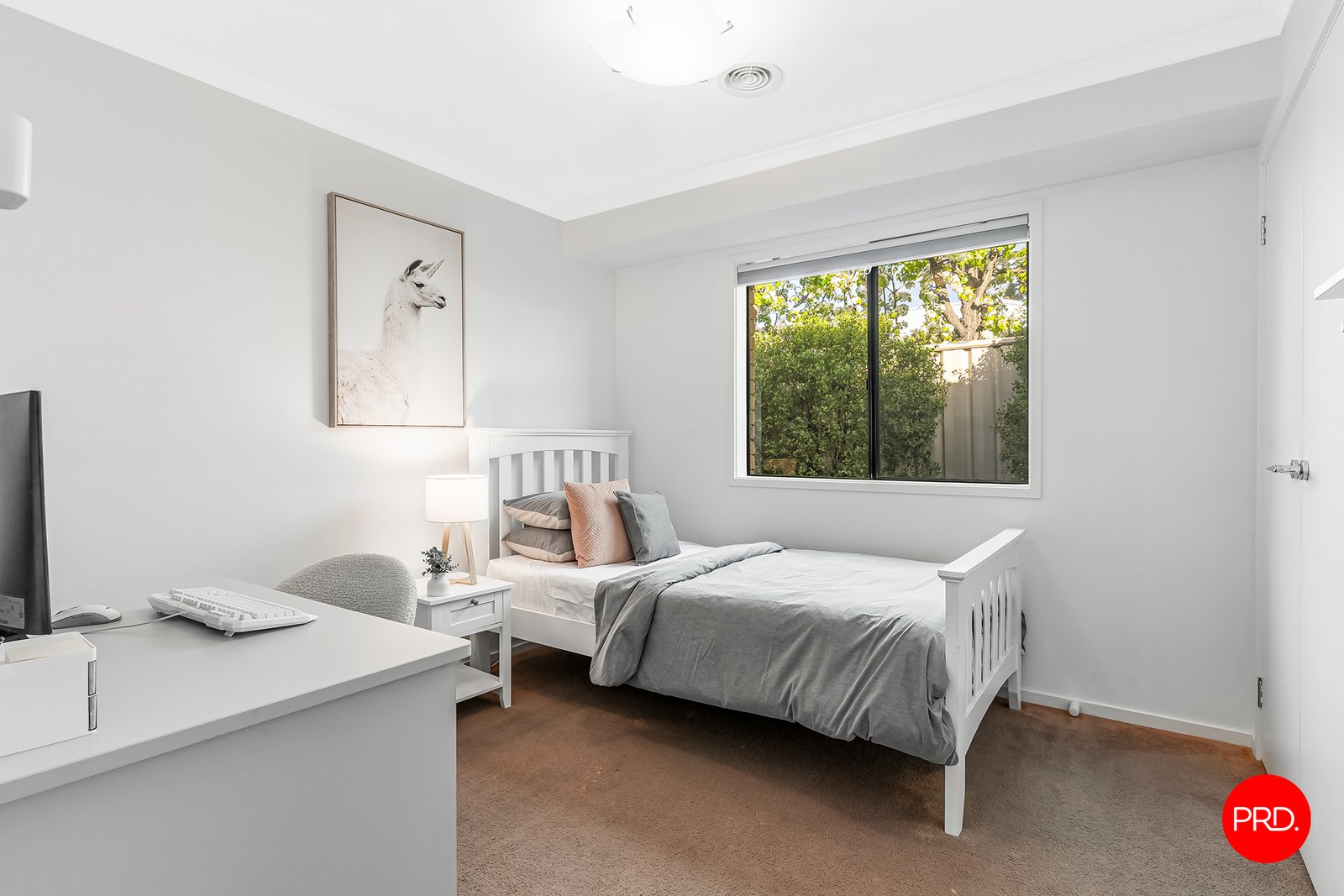 38 Alexander Close STRATHFIELDSAYE 19