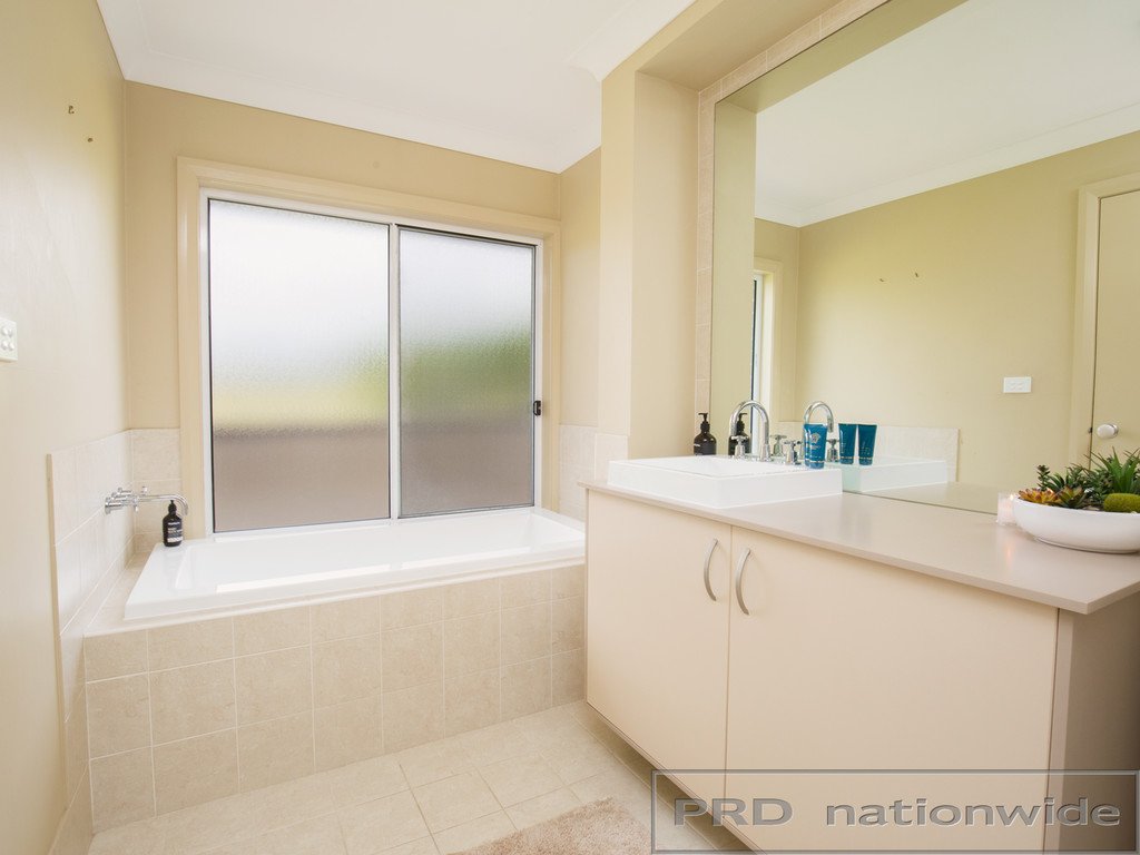 38 Allan Street LORN 12