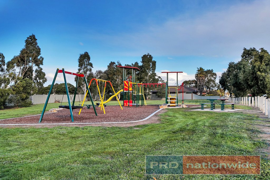 38 Ashwood Gardens MITCHELL PARK 10