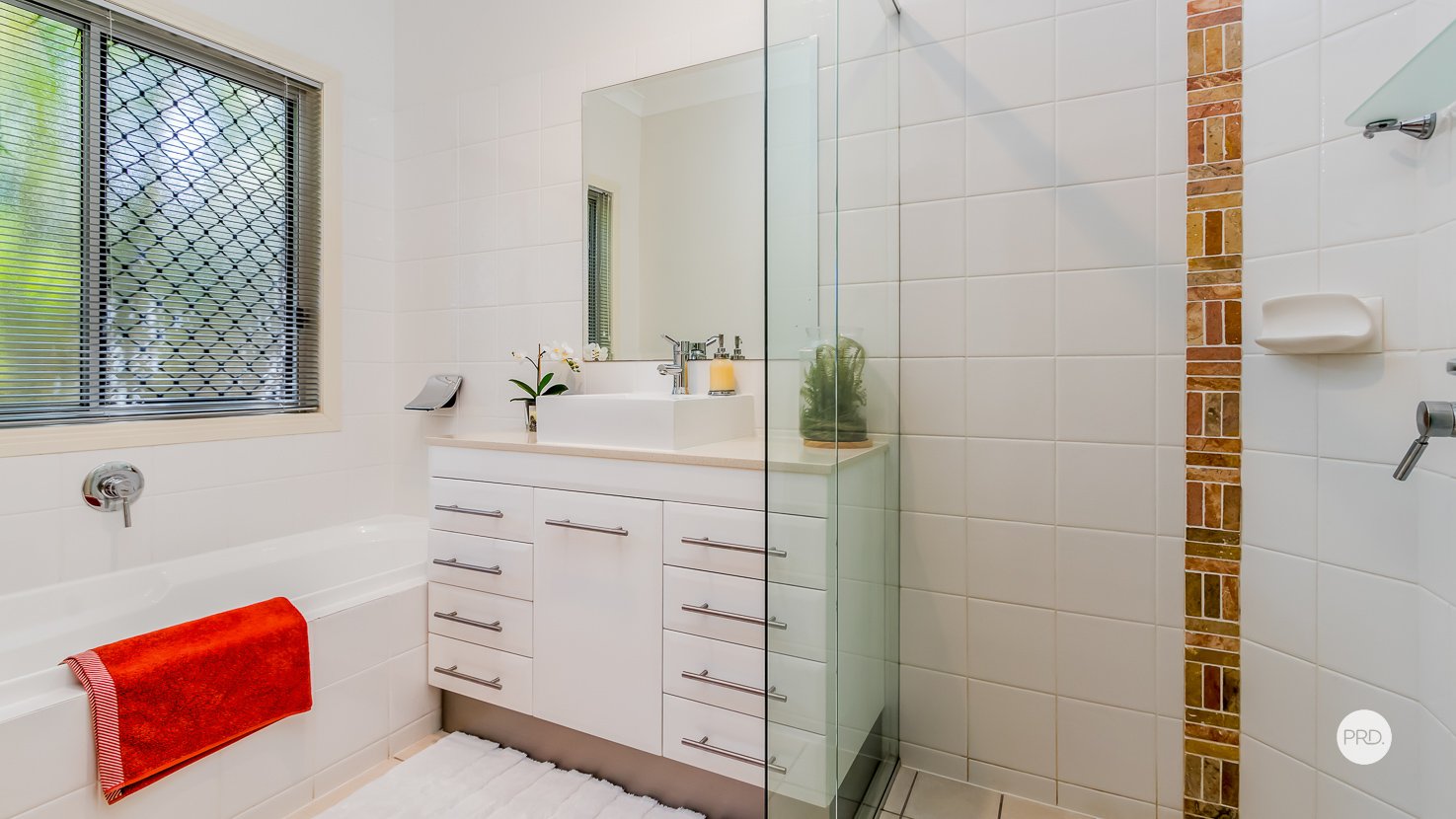 38 ATTENBOROUGH Circuit REDLAND BAY 35