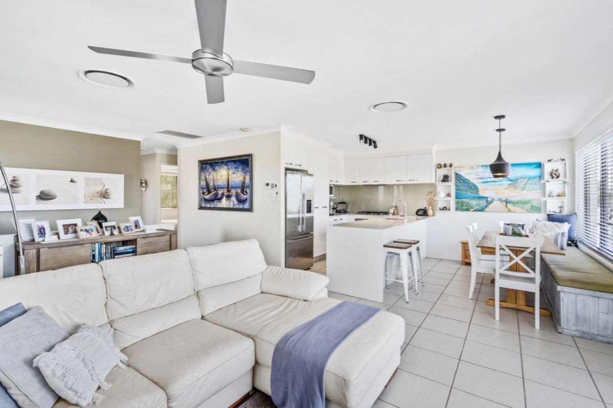 3/8 Barbet Place Burleigh Waters 1