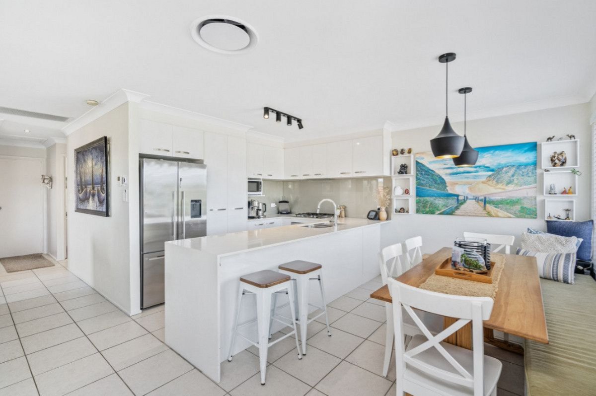 3/8 Barbet Place Burleigh Waters 3