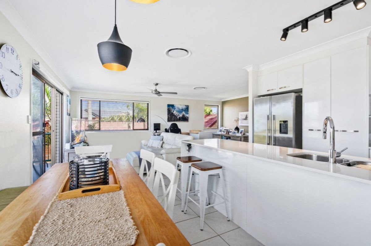 3/8 Barbet Place Burleigh Waters 2