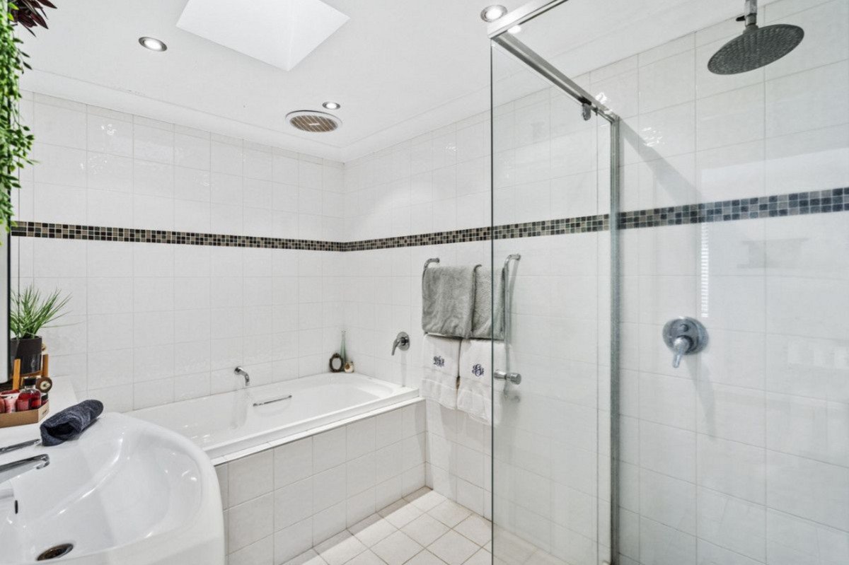 3/8 Barbet Place Burleigh Waters 8