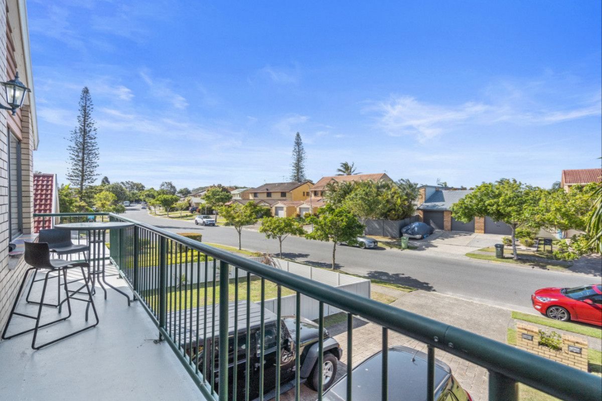 3/8 Barbet Place Burleigh Waters 11