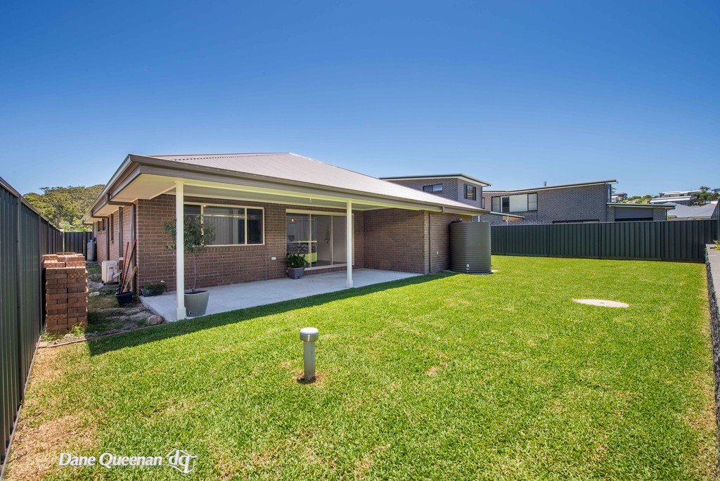 38 Bowline Circuit CORLETTE 25