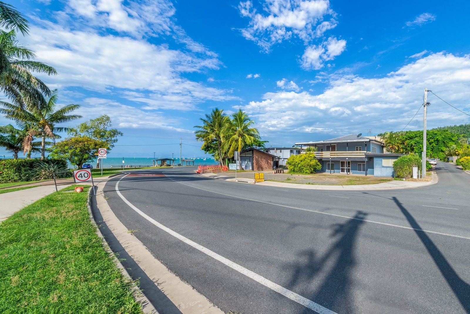 38 Coral Esplanade & 1 Beach Road CANNONVALE 1