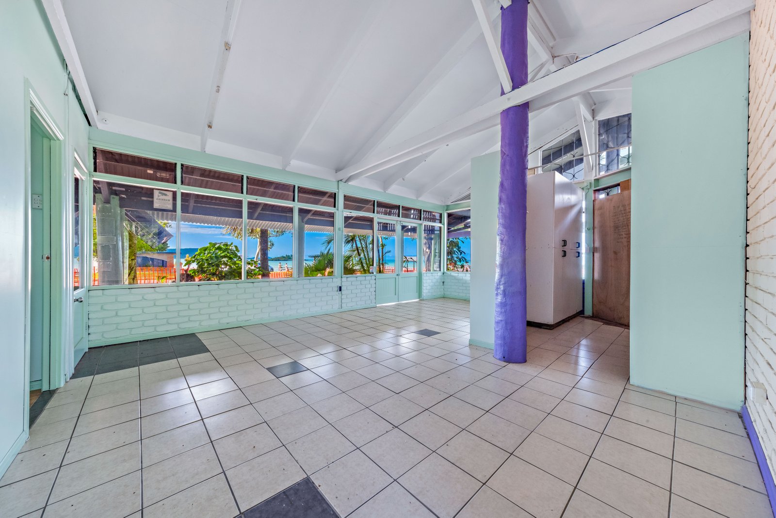 38 Coral Esplanade & 1 Beach Road CANNONVALE 4