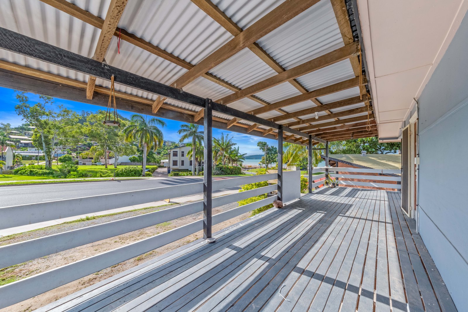 38 Coral Esplanade & 1 Beach Road CANNONVALE 5