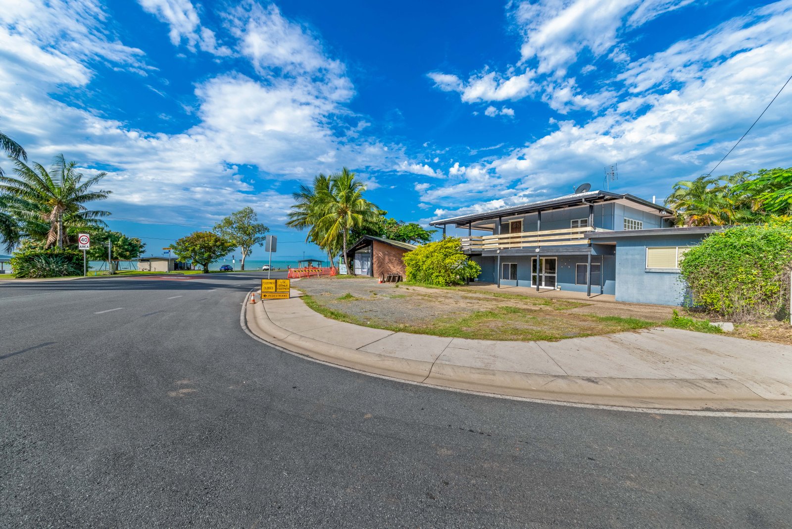38 Coral Esplanade & 1 Beach Road CANNONVALE 7