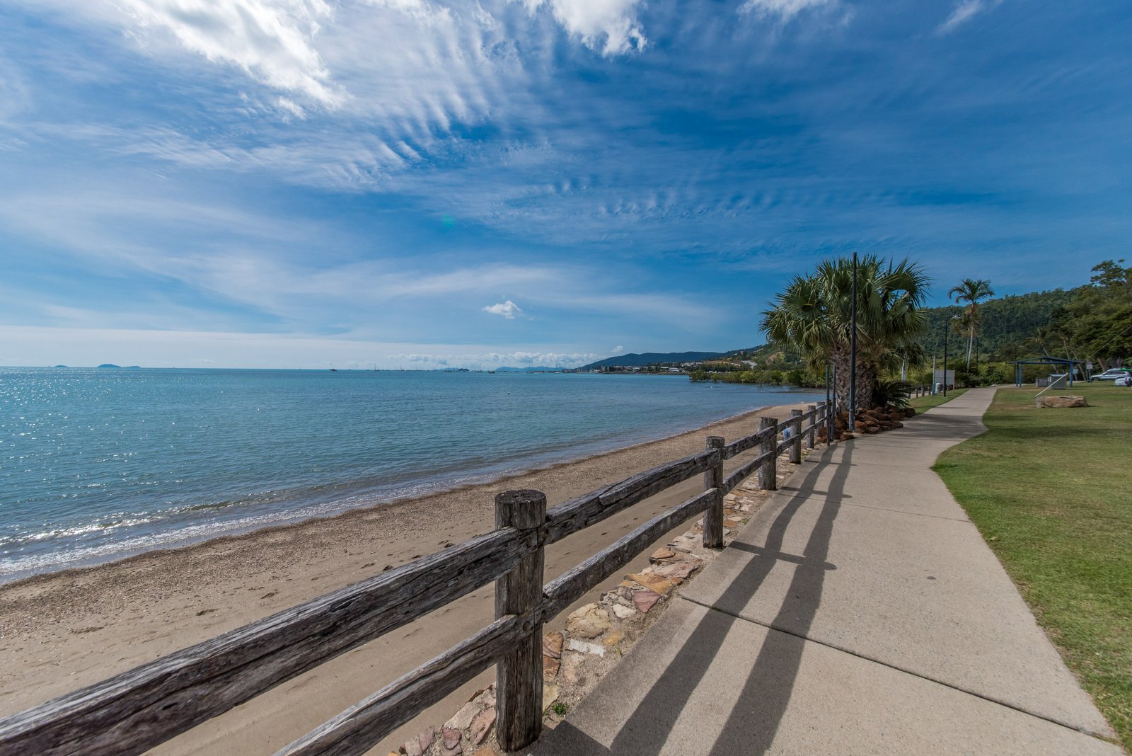 38 Coral Esplanade & 1 Beach Road CANNONVALE 10