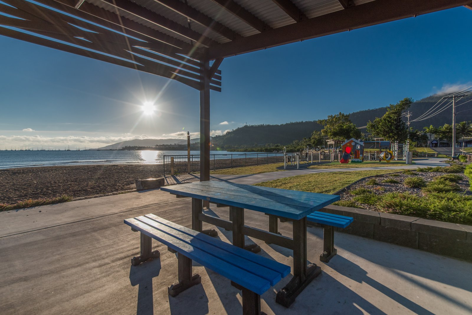 38 Coral Esplanade & 1 Beach Road CANNONVALE 11