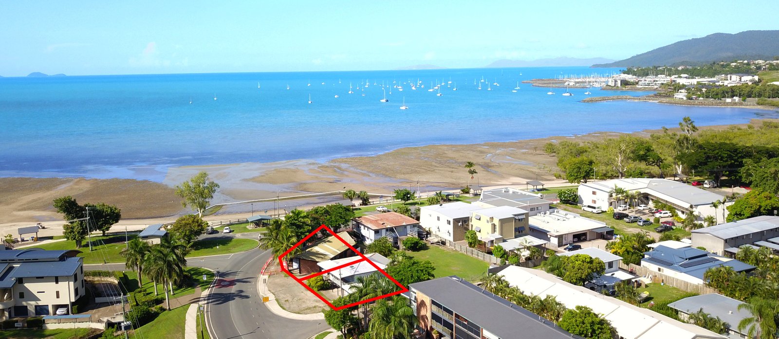 38 Coral Esplanade & 1 Beach Road CANNONVALE 12
