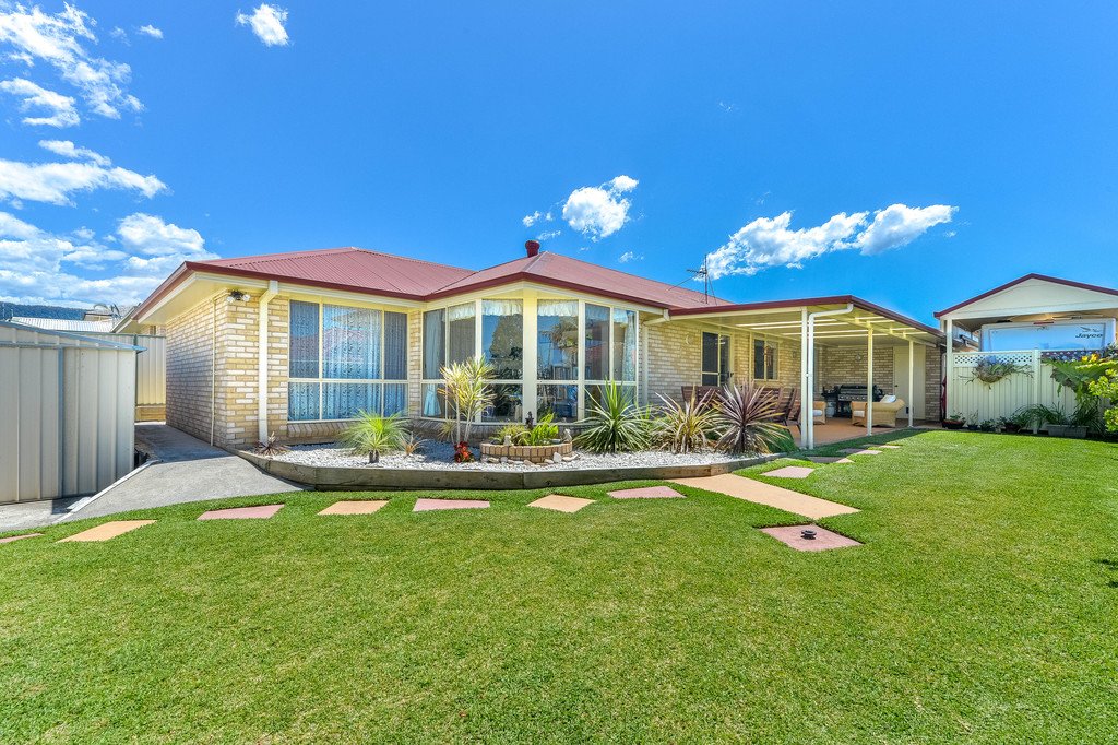 38 Denham Drive HORSLEY 2