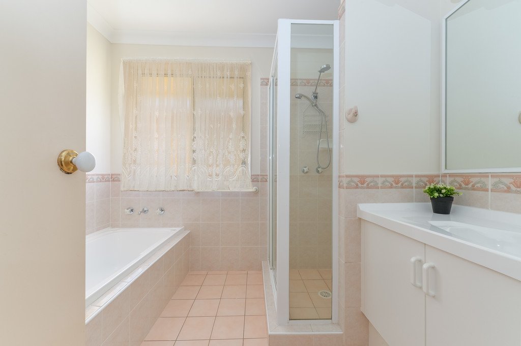 38 Denham Drive HORSLEY 5