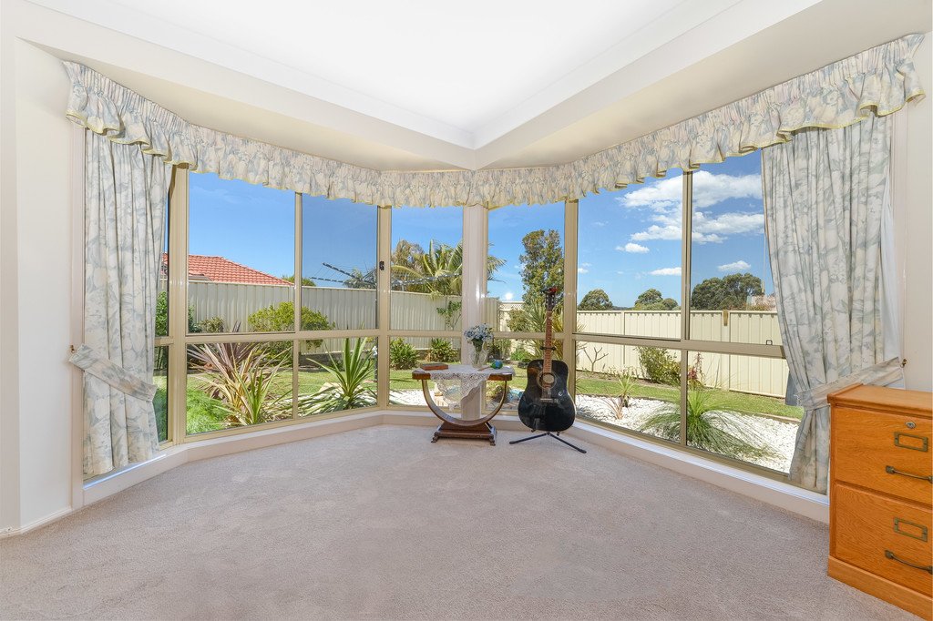 38 Denham Drive HORSLEY 10