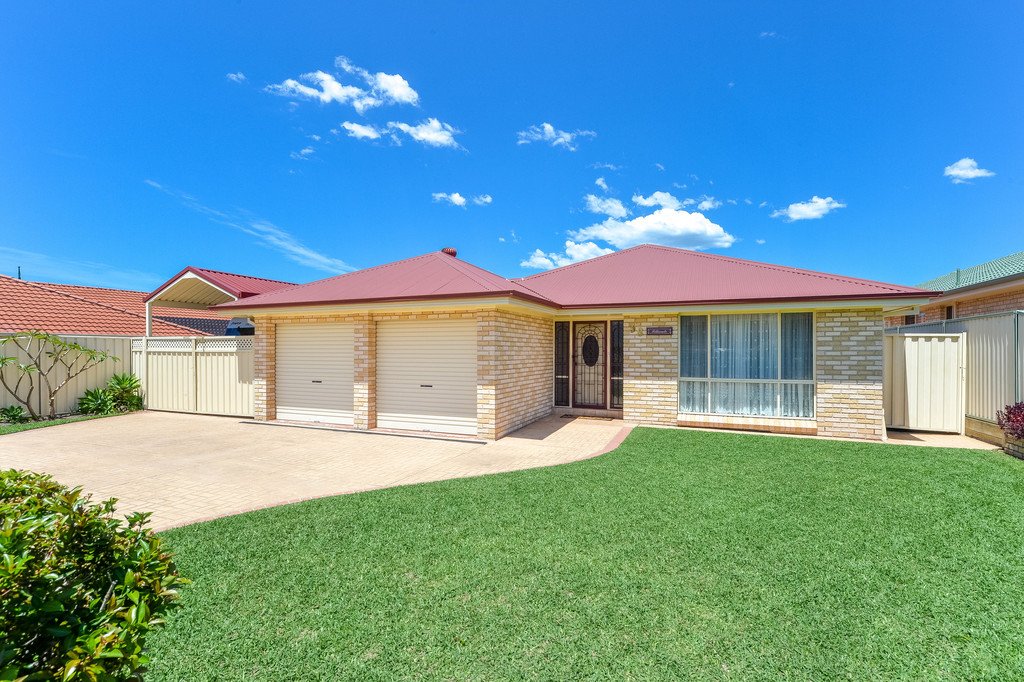 38 Denham Drive HORSLEY 14