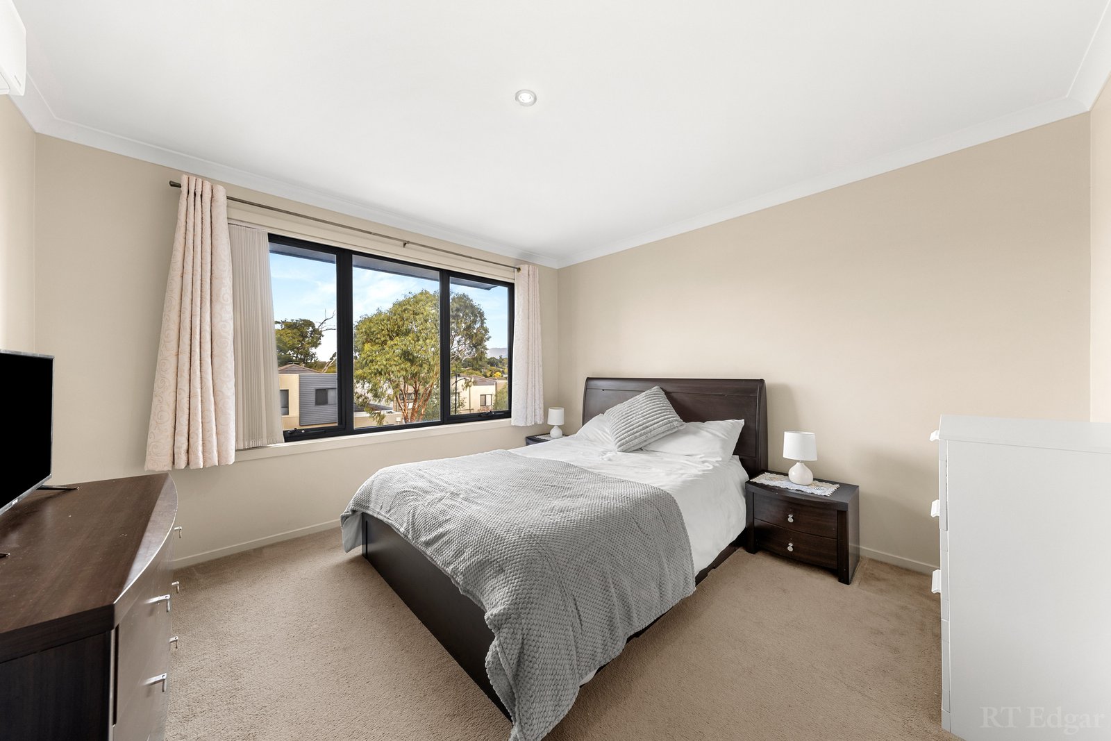 Real Estate and Property in 38 Evans Drive, Croydon, VIC