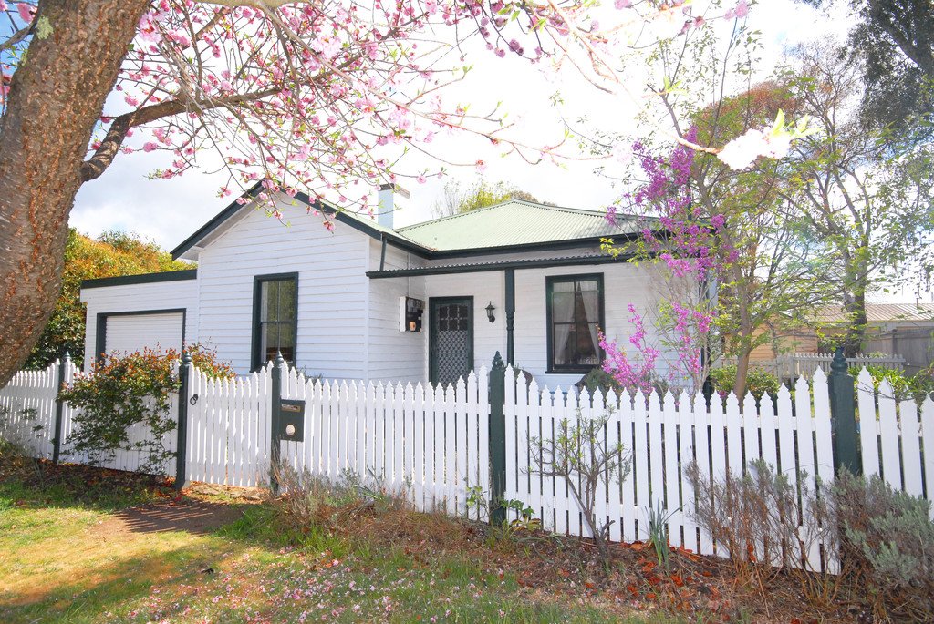 38 Forster St  BUNGENDORE 1