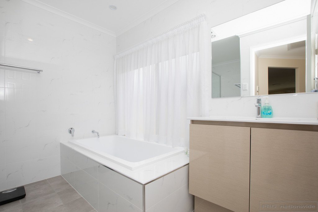 38 Galway Bay Drive ASHTONFIELD 16