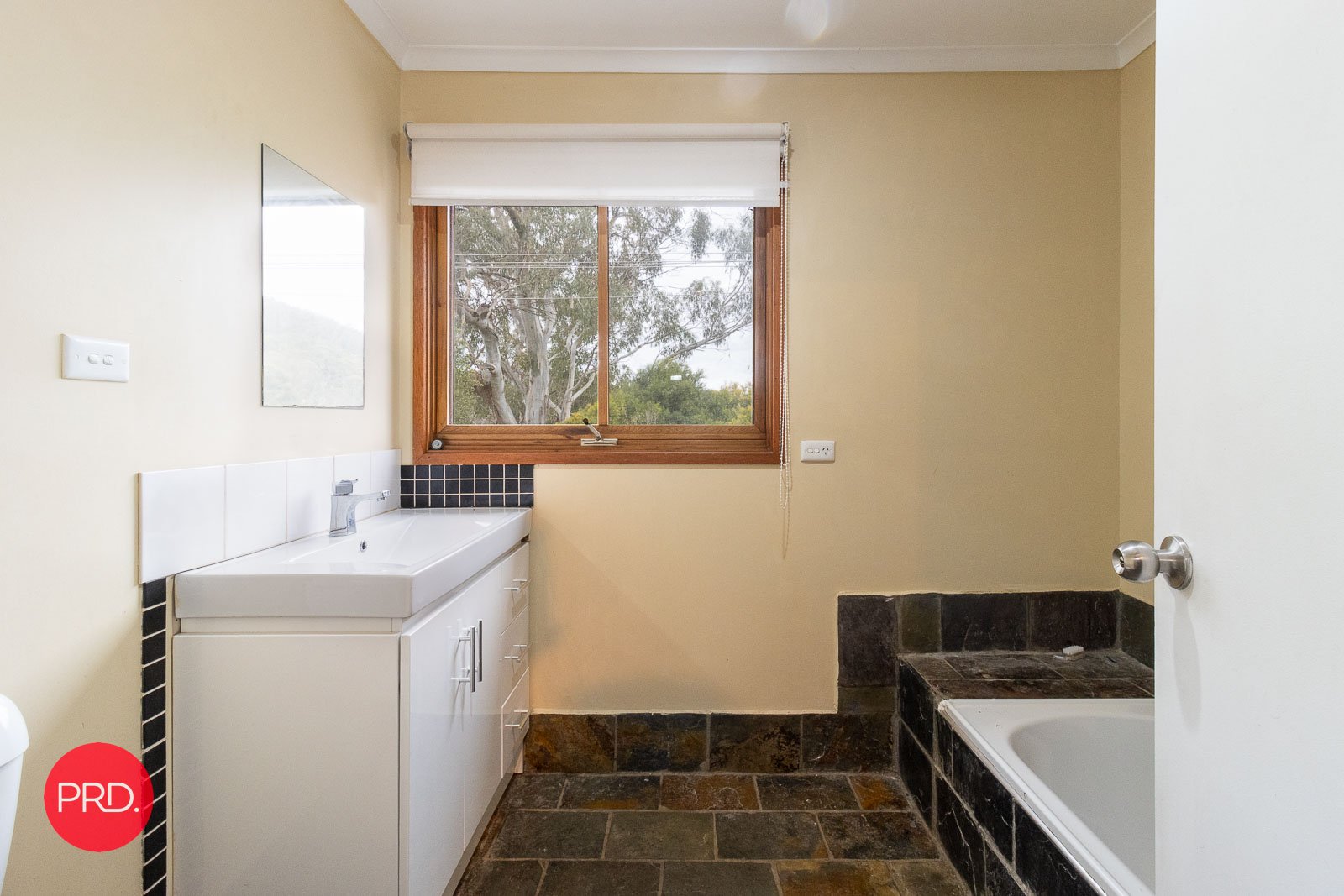 38 George Street CAPTAINS FLAT 13