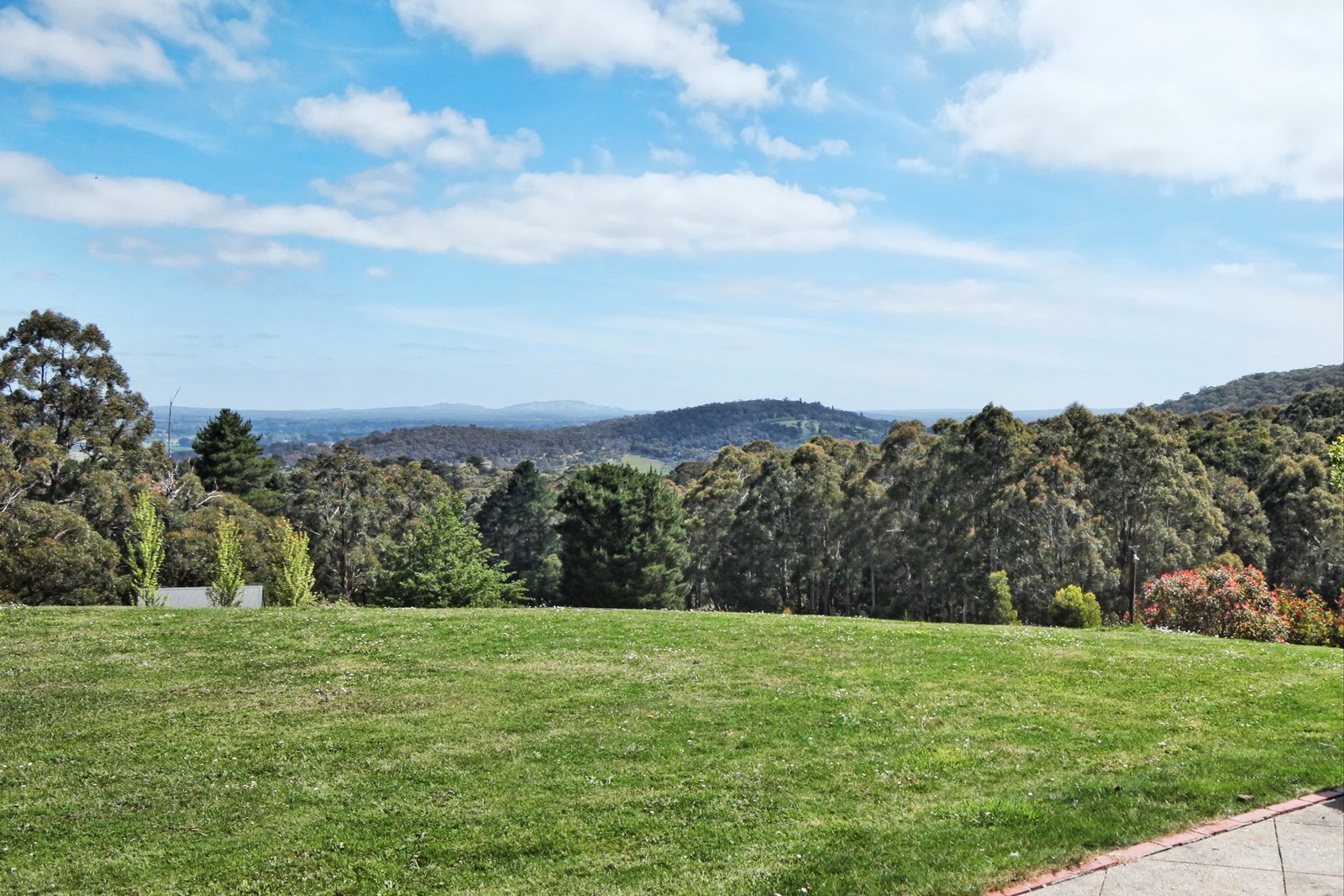 Real Estate and Property in 38 Glen Echo Court, Mount Macedon, VIC