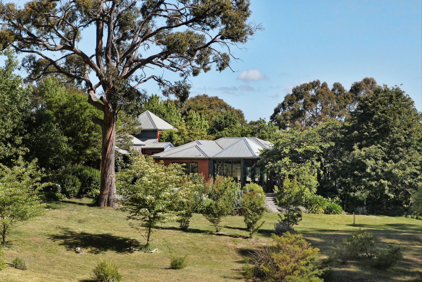 Real Estate and Property in 38 Glen Echo Court, Mount Macedon, VIC