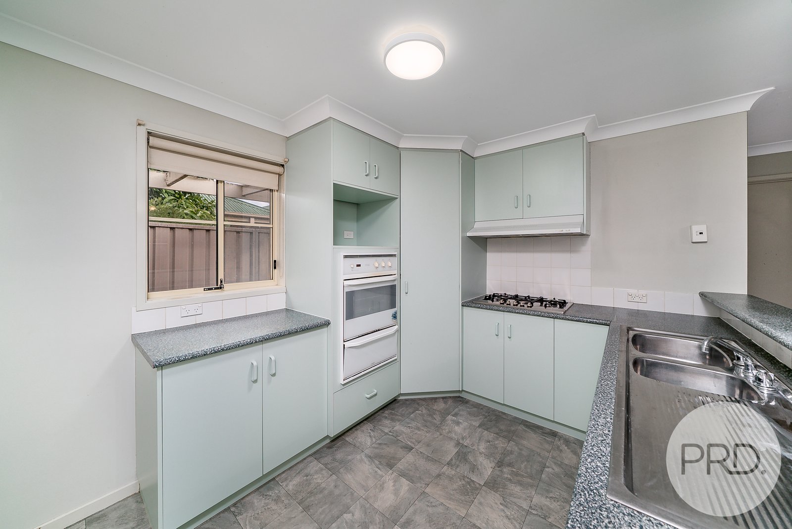 3/8 Japonica Place FOREST HILL 3