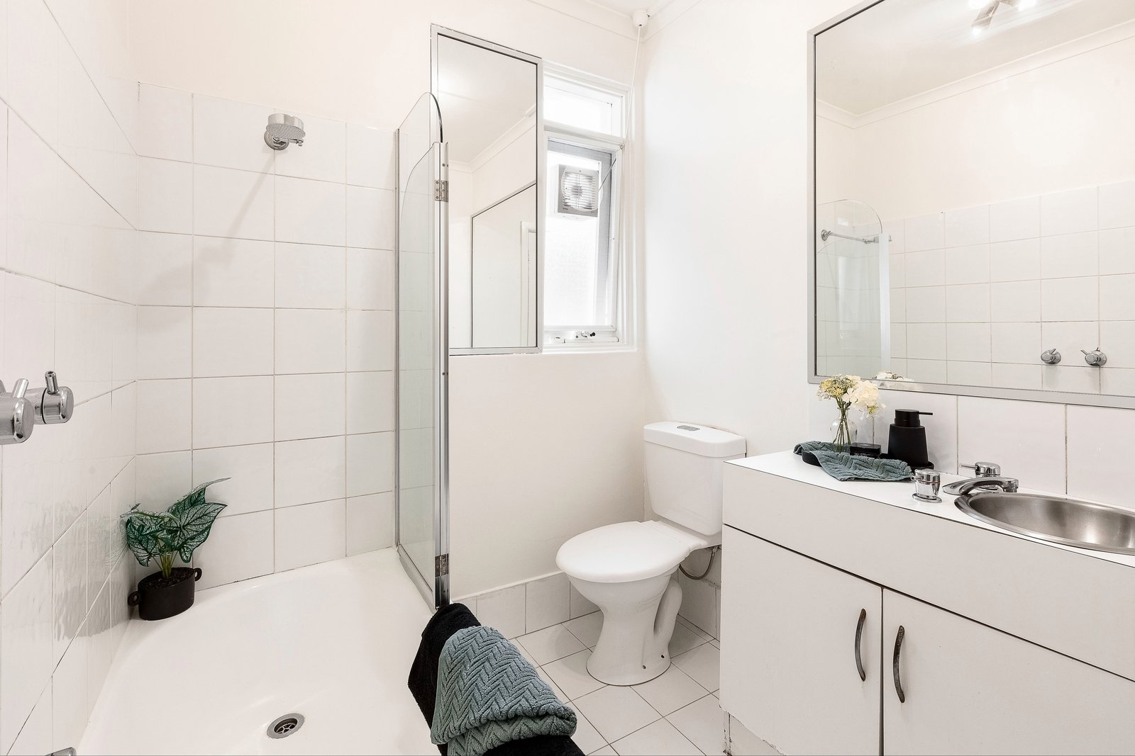 Real Estate and Property in 3/8 John Street, Elwood, VIC