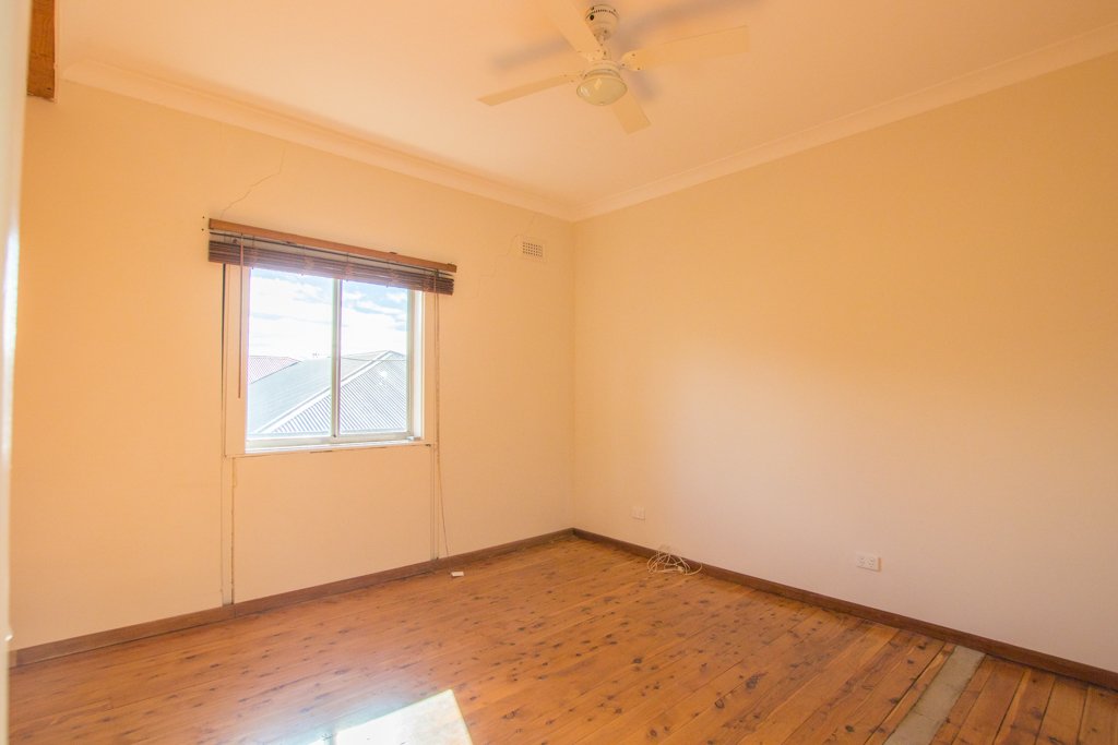 38 Lambie Street TUMUT 7