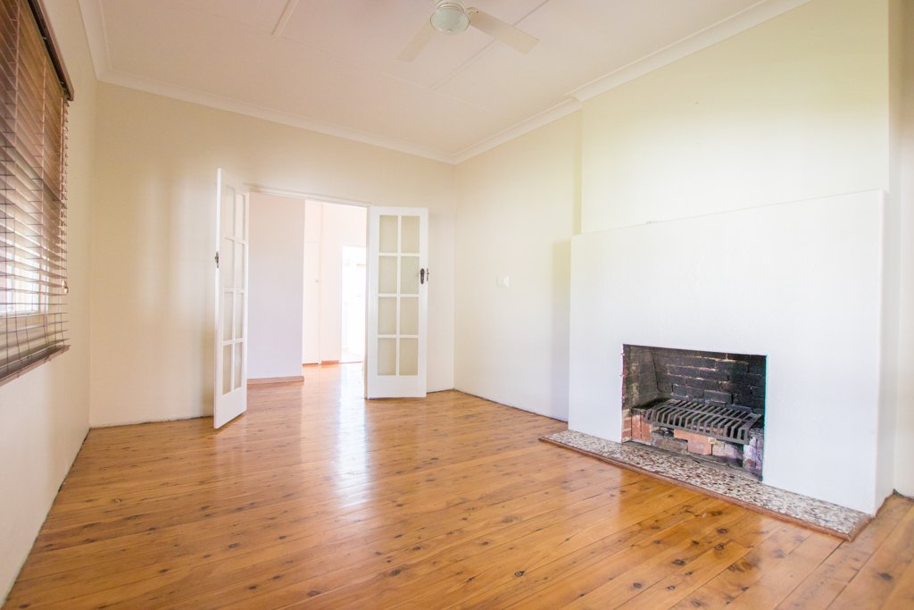 38 Lambie Street TUMUT 10
