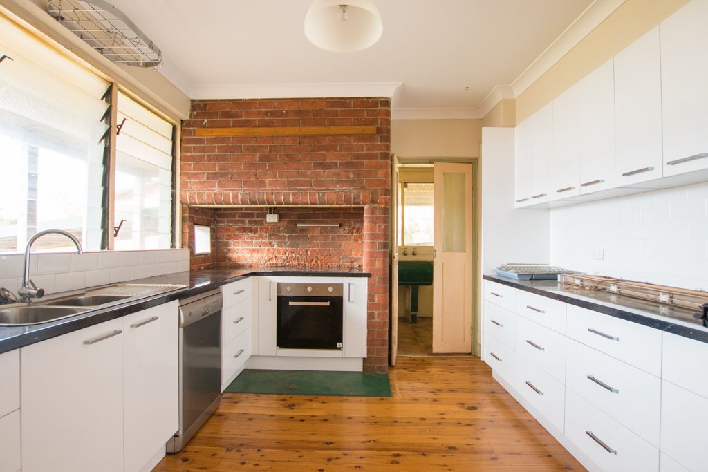 38 Lambie Street TUMUT 11