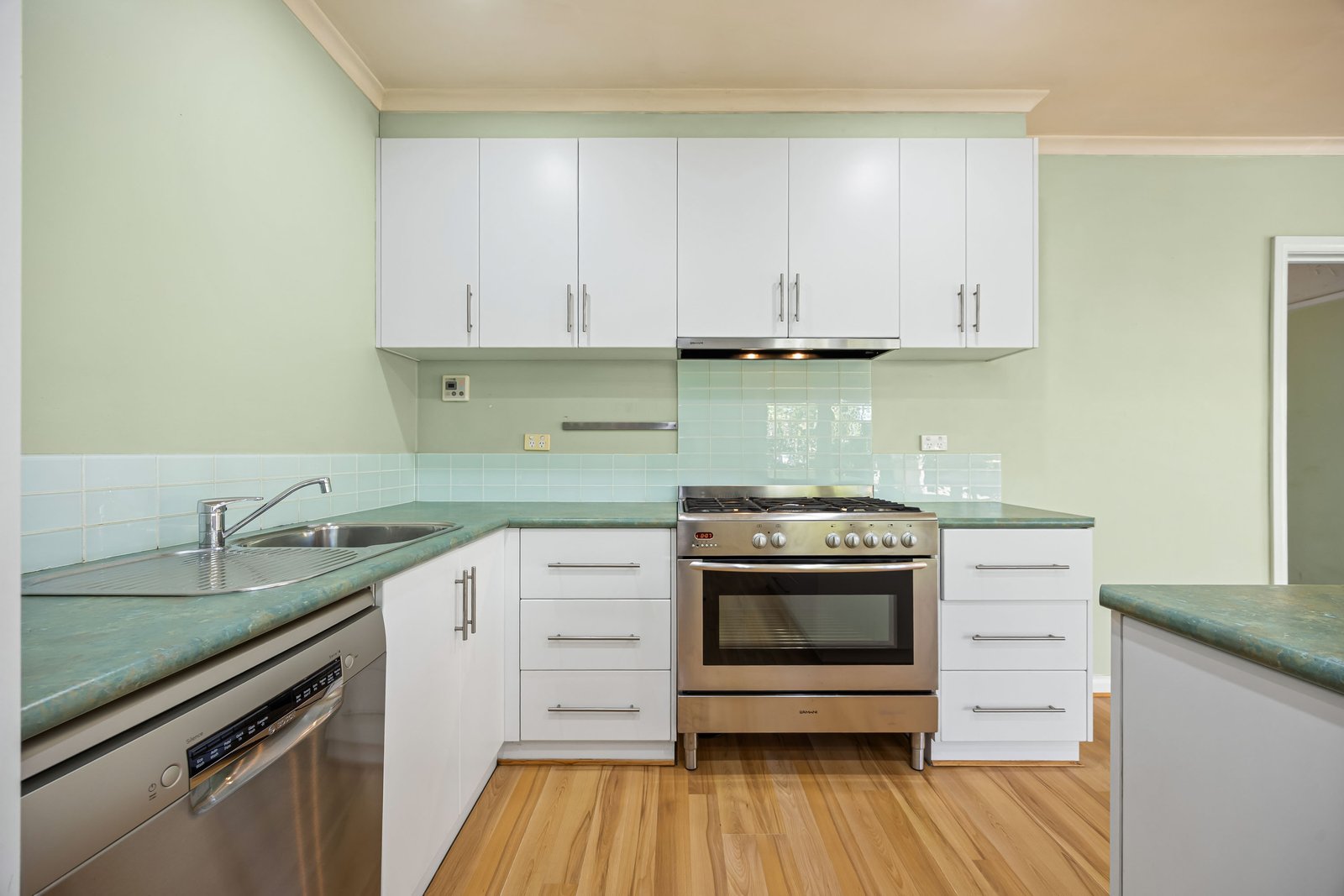 Gallery: 38 Loch Ave Avenue