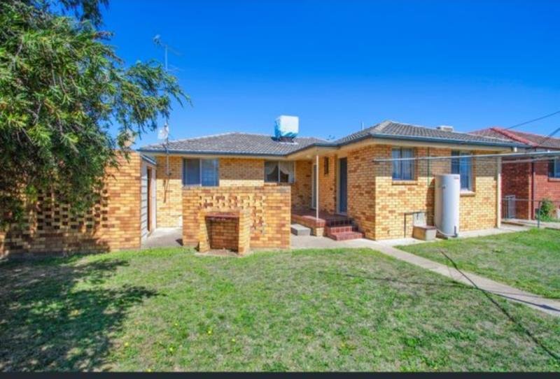 38 Margaret Street TAMWORTH 9