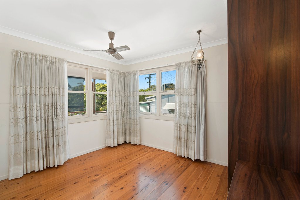 38 Miles St  COOLANGATTA 13