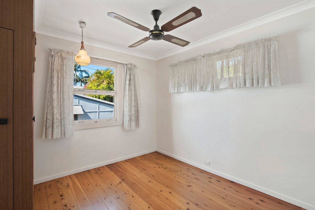 38 Miles St  COOLANGATTA 14