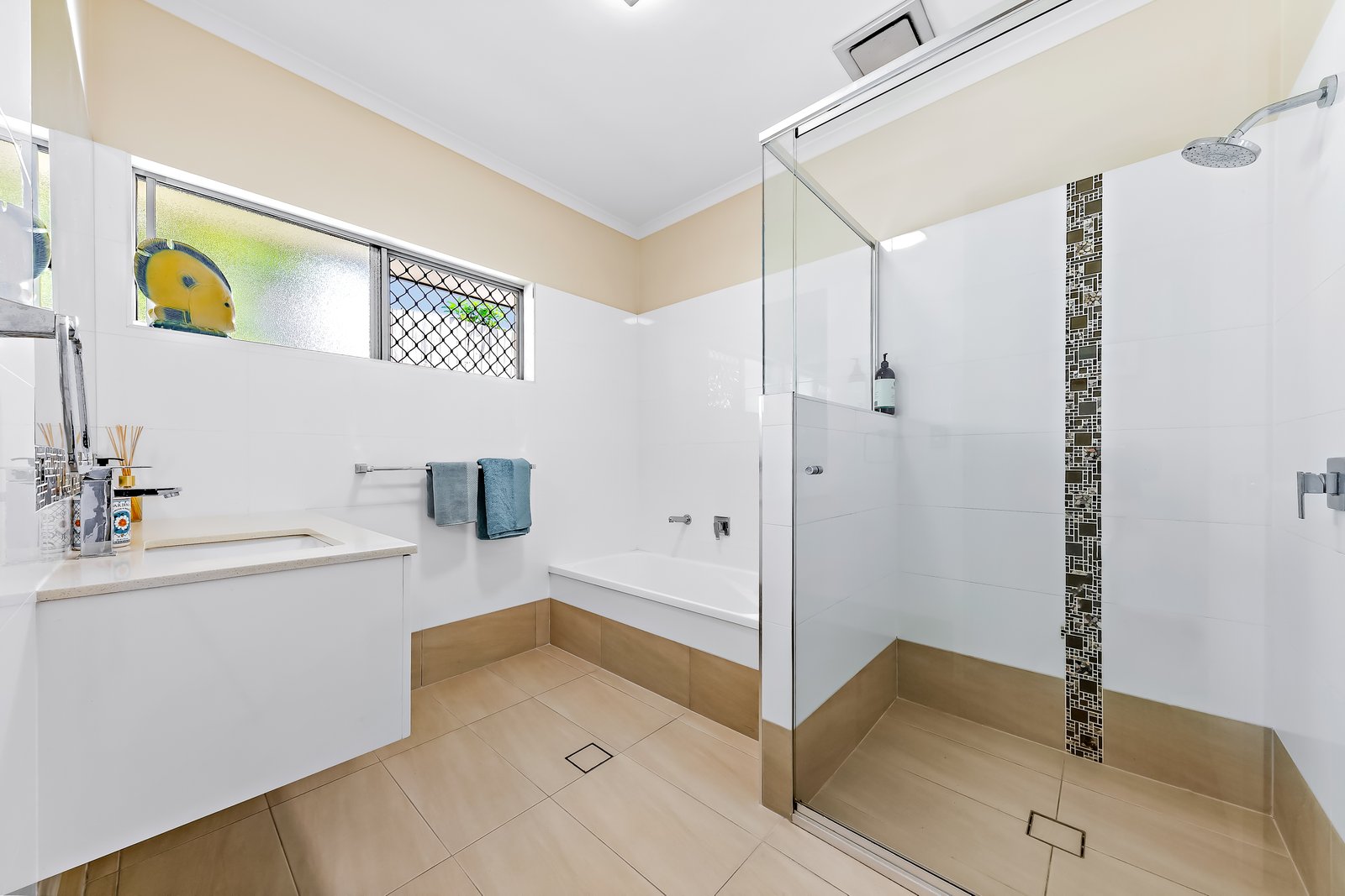 38 Parker Road CANNONVALE 9