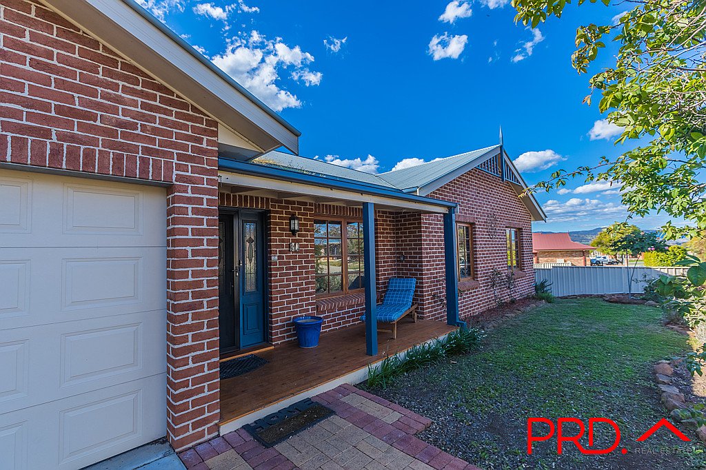 38 Peregrine Avenue TAMWORTH 2