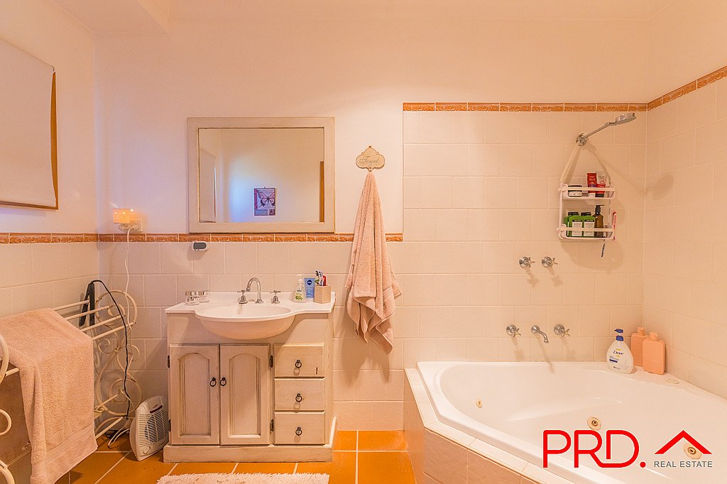 38 Peregrine Avenue TAMWORTH 4