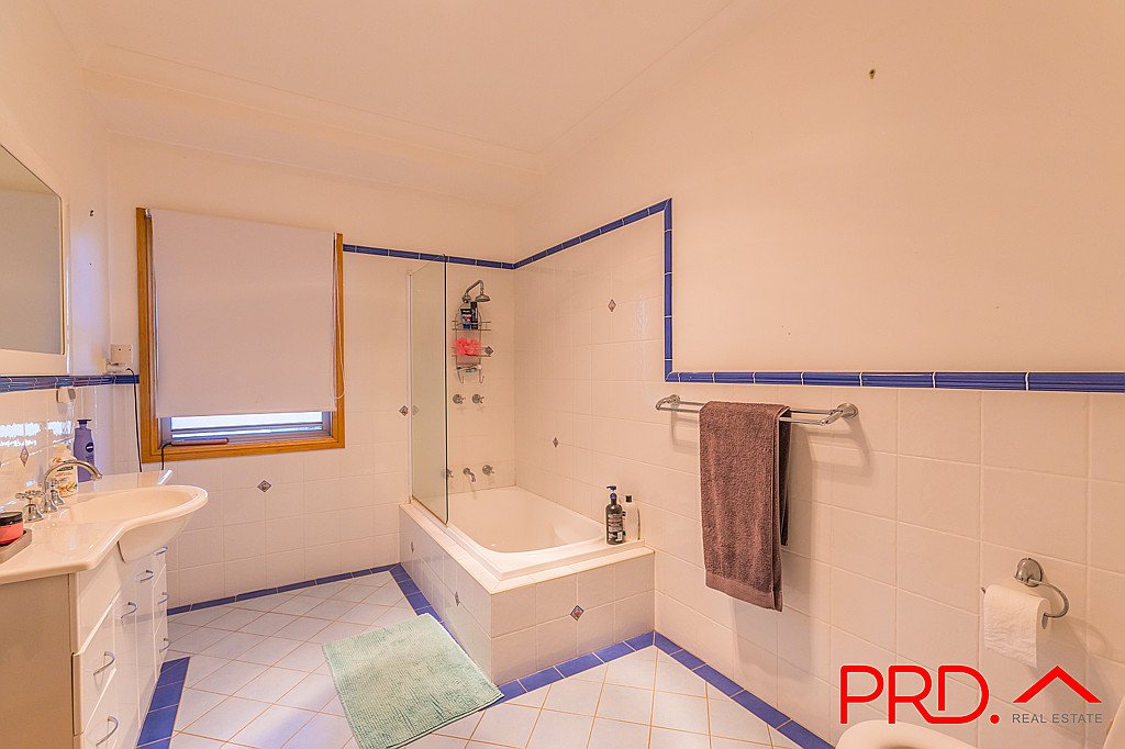 38 Peregrine Avenue TAMWORTH 5