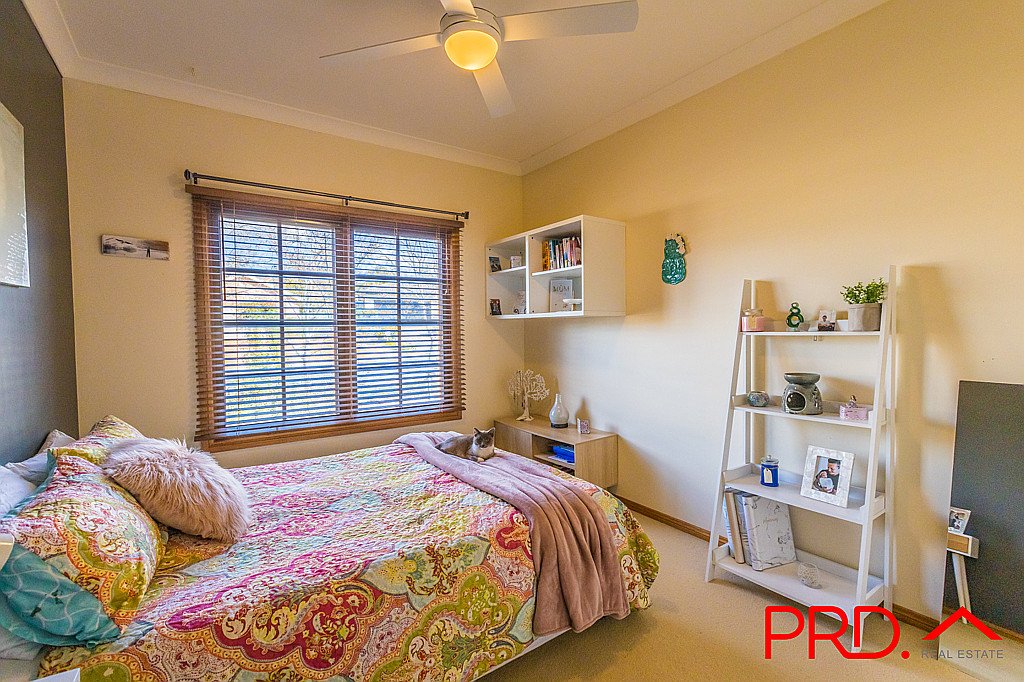 38 Peregrine Avenue TAMWORTH 7