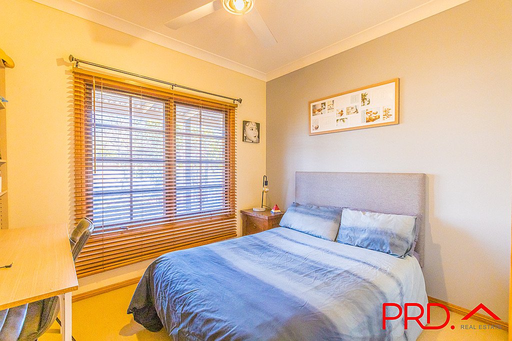 38 Peregrine Avenue TAMWORTH 8