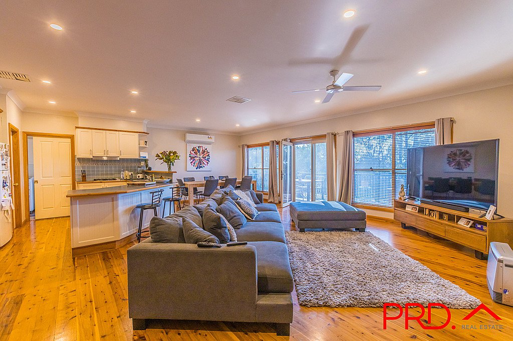 38 Peregrine Avenue TAMWORTH 10