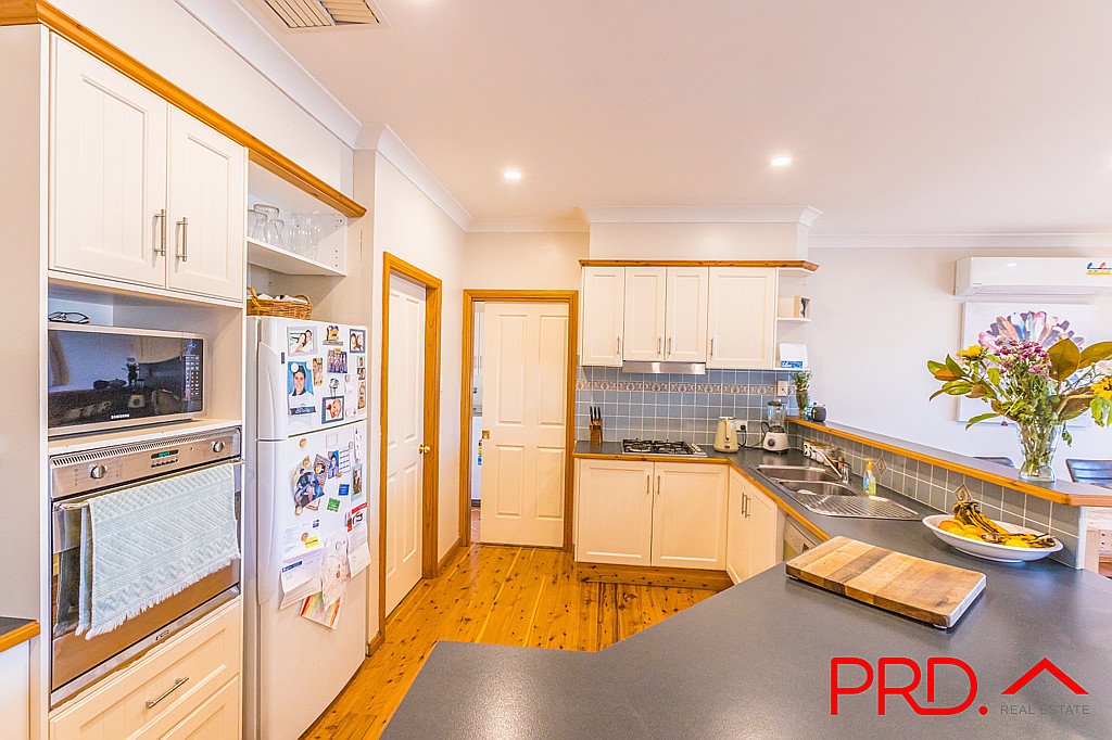38 Peregrine Avenue TAMWORTH 11