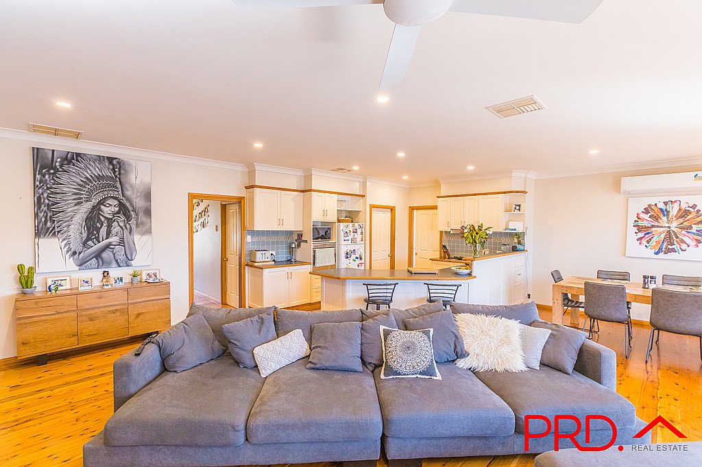 38 Peregrine Avenue TAMWORTH 13