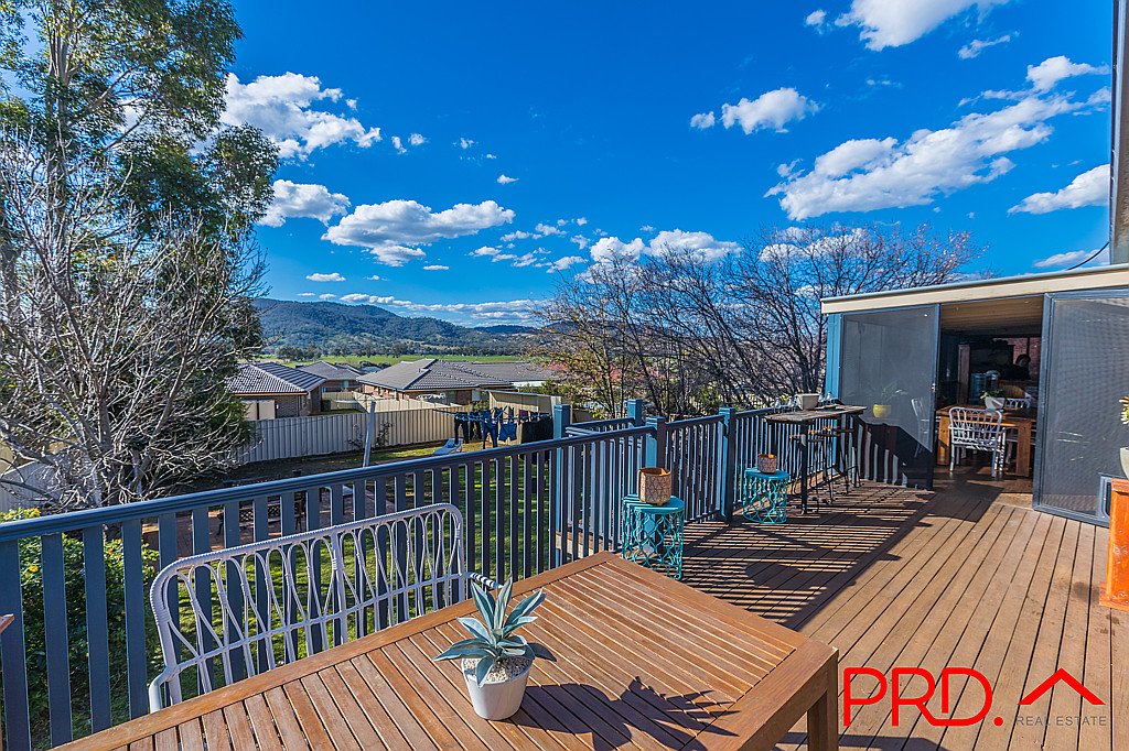 38 Peregrine Avenue TAMWORTH 16
