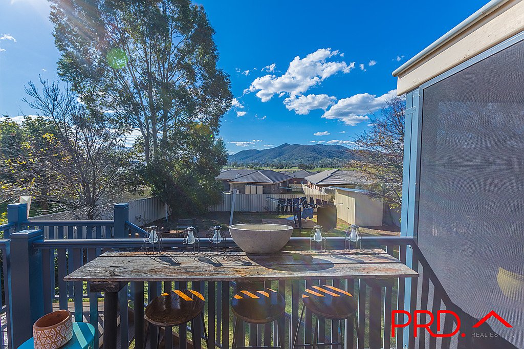 38 Peregrine Avenue TAMWORTH 17