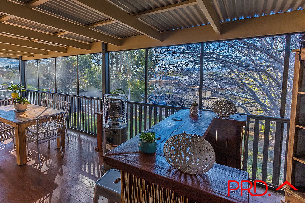 38 Peregrine Avenue TAMWORTH 18