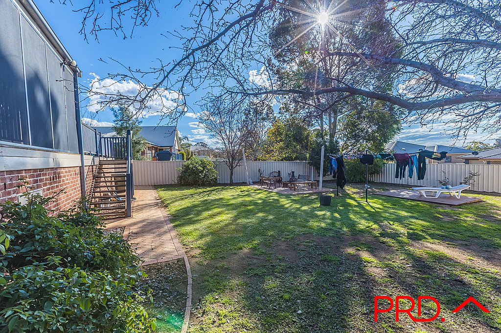 38 Peregrine Avenue TAMWORTH 19