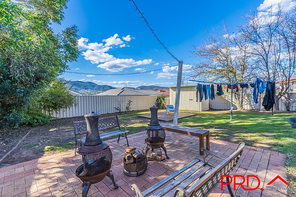 38 Peregrine Avenue TAMWORTH 21